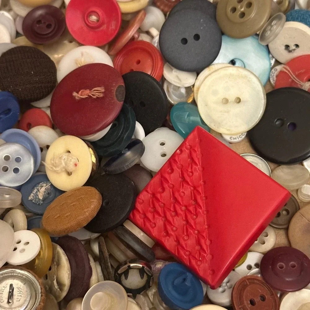 Bulk Lot 2lb 11oz Assorted Sewing Buttons Vintage Modern Mixed Colors Crafts DIY